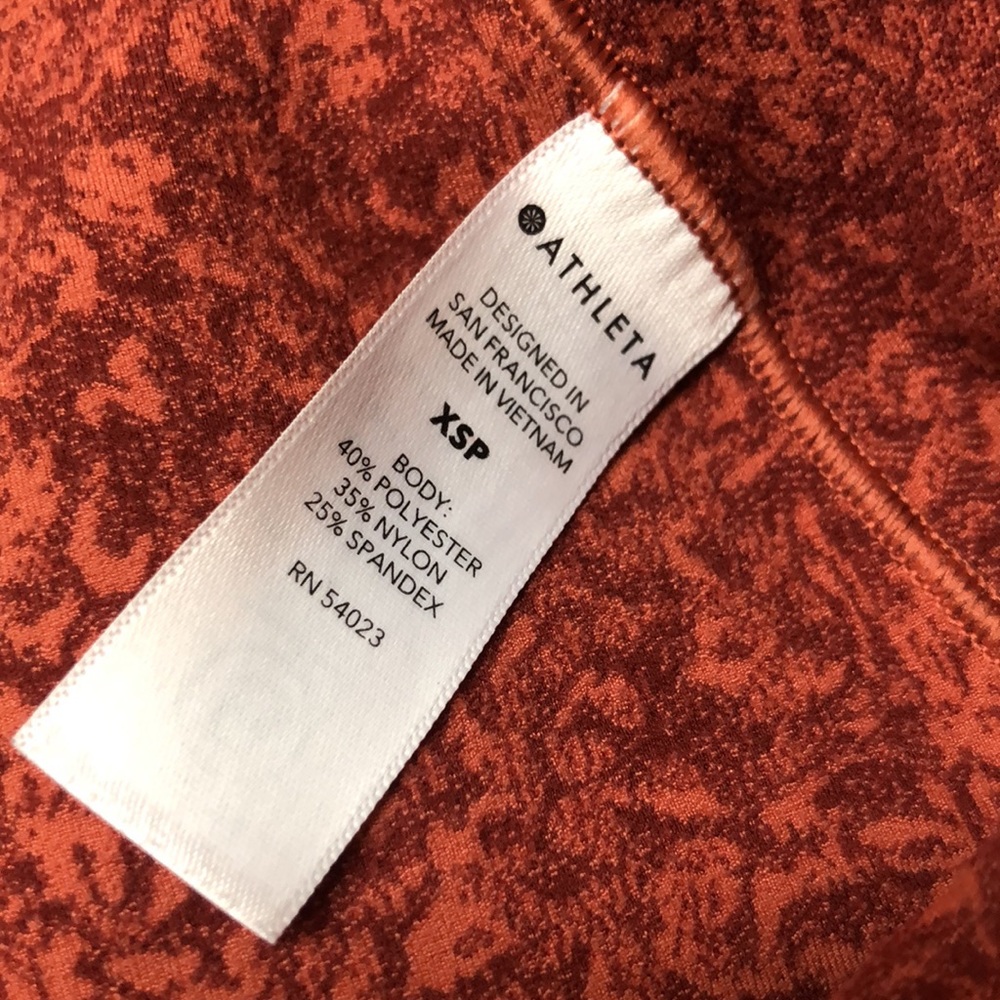 LIKE NEW! Athleta Salutation 7/8 Tight - Picture 11 of 12